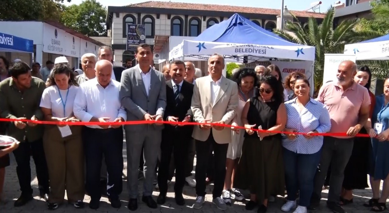 Küçükçekmecede GADEV kitap fuarı kapılarını açtı