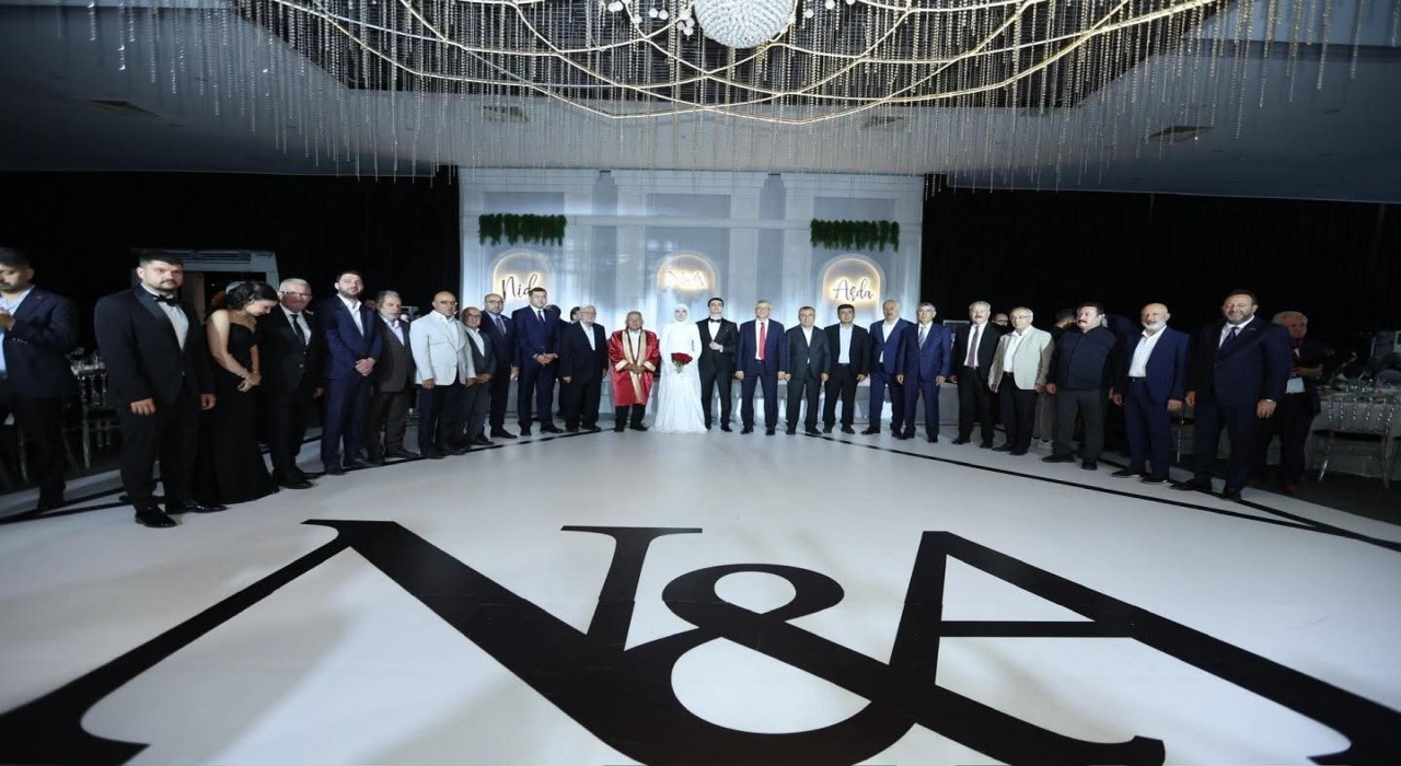 Kulular ailesinin mutlu günü