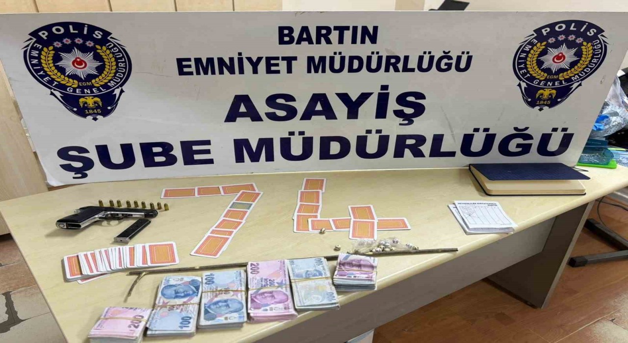 Kumar baskınımda 28 kişiye toplamda 258 bin TL para cezası kesildi