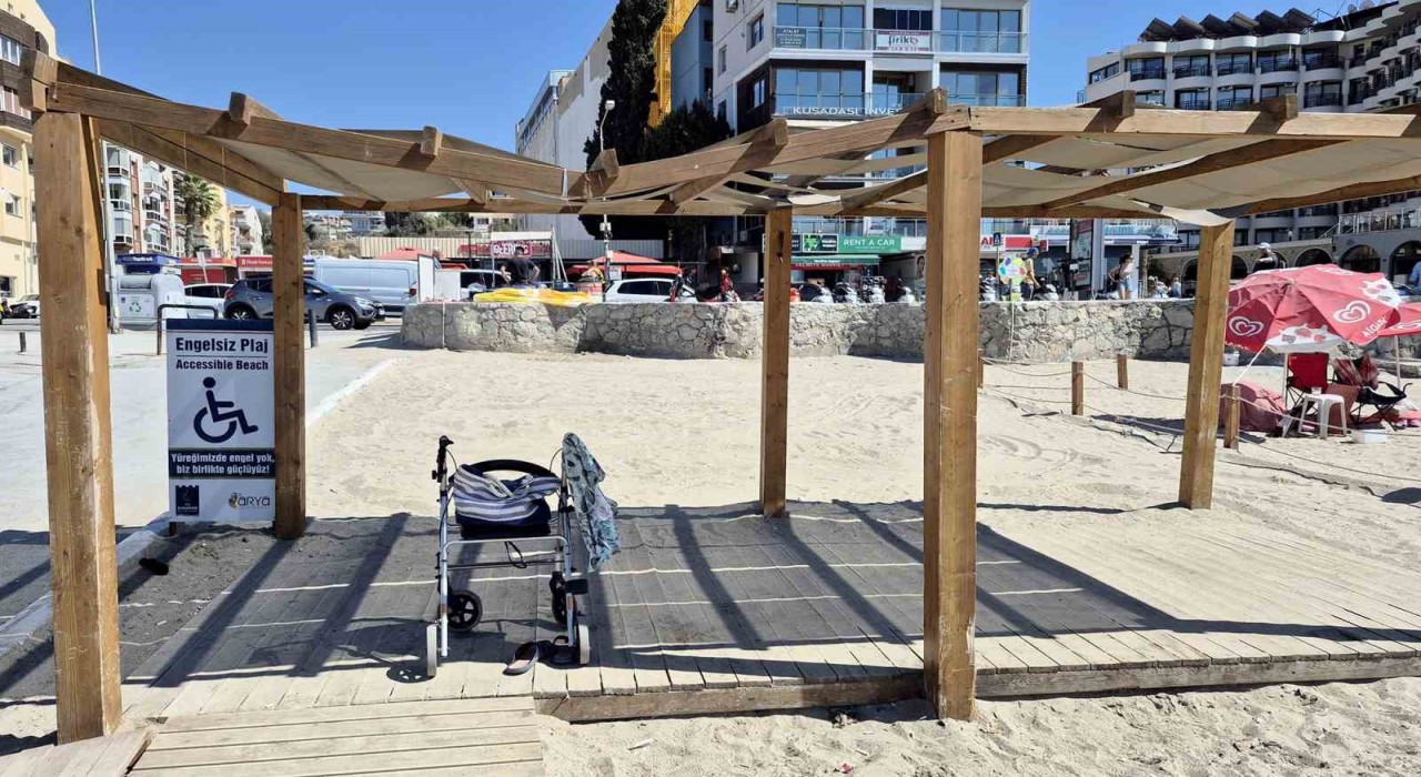 Kuşadasında engelli bireyleri güneşten koruyan gölgeliklere zarar verildi