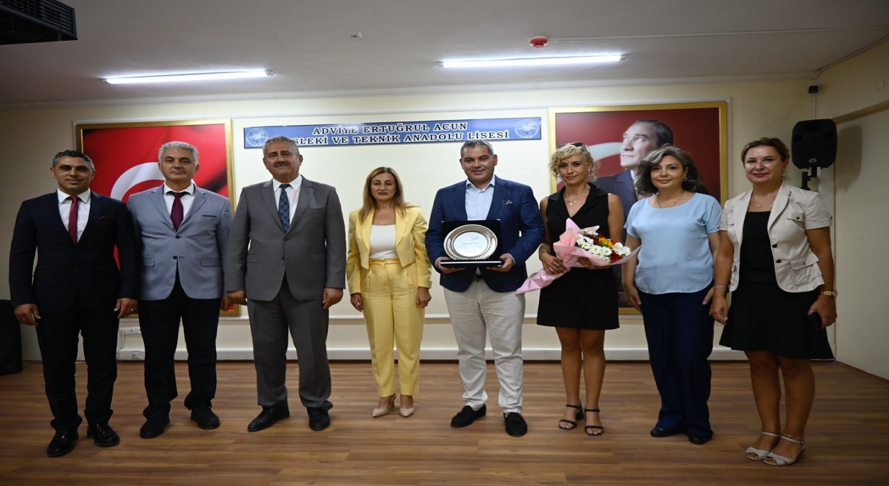 Kuşadasında hayırsever iş insanına eğitime destek plaketi