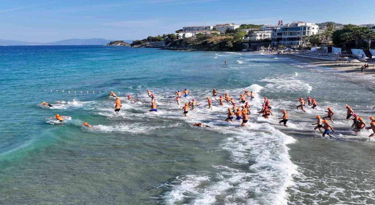 Kuşadasında kulaçlar otizmli çocuklar için atıldı