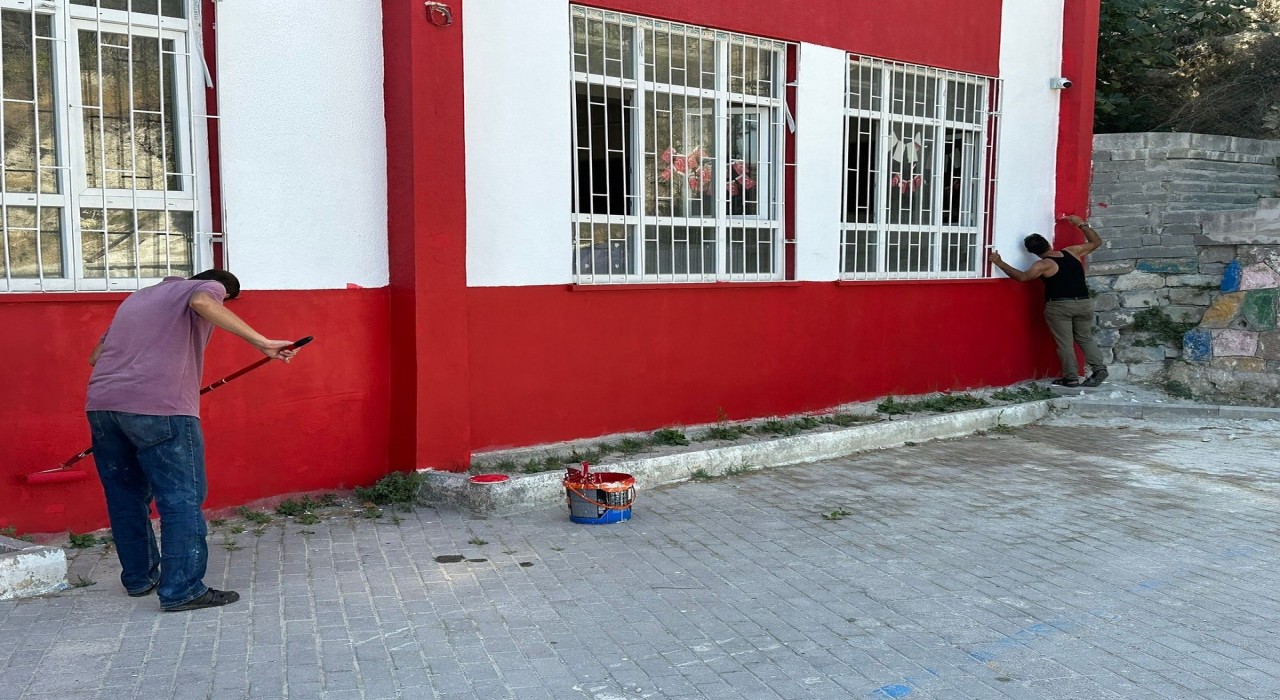 Kuşadasında okullar Denetimli Serbestlik iş birliğiyle yenilendi