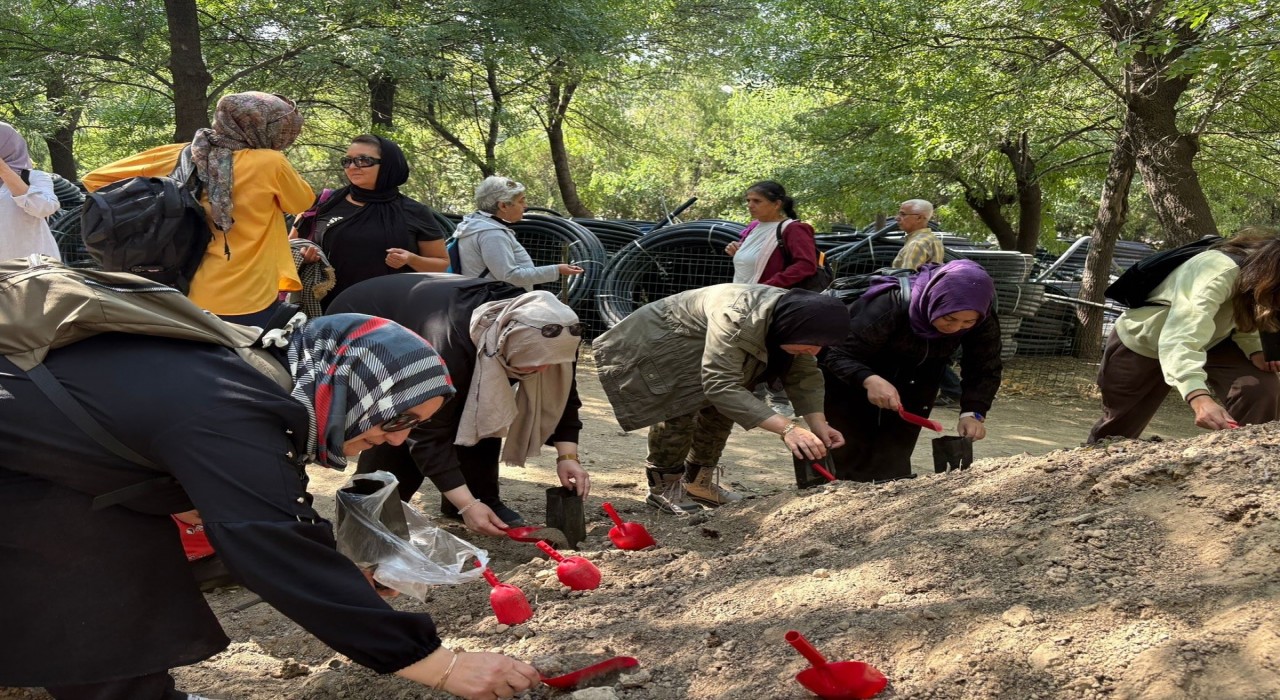 Kütahya Belediyesinden doğa yürüyüşü ve eğitim etkinliği