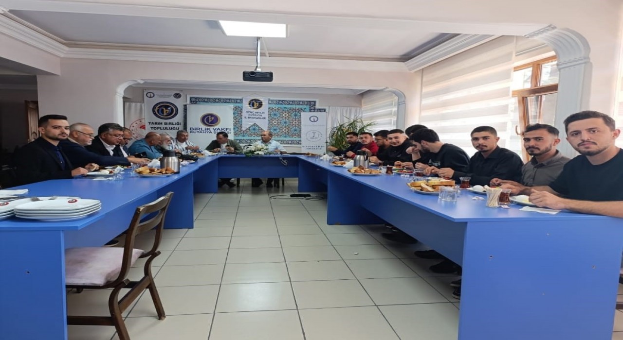 Kütahya Birlik Vakfından öğrencilerle istişare toplantısı