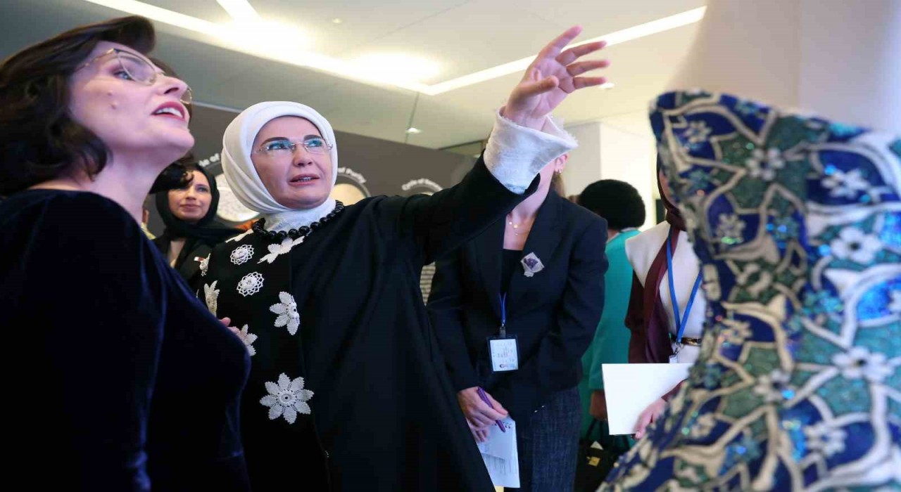 Kütahya çinisi New York Türkevinde tanıtıldı