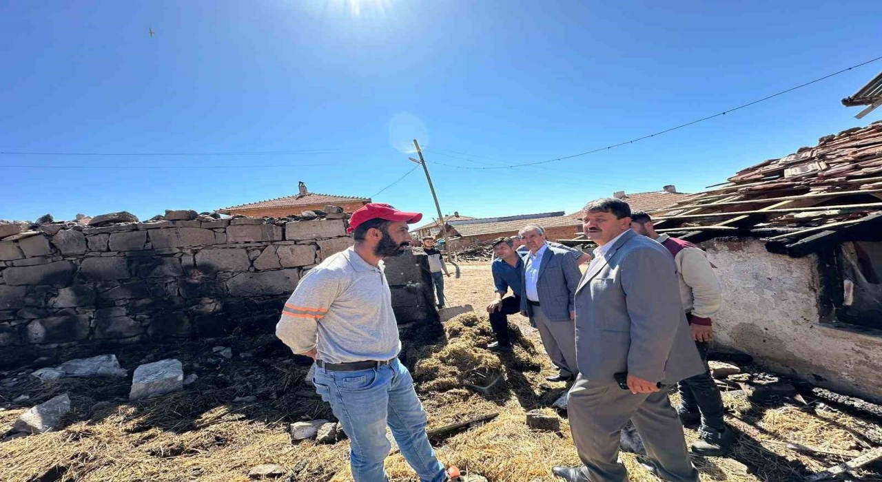 Kütahya İl Genel Meclisinden evi yanan köy muhtarına Geçmiş olsun ziyareti