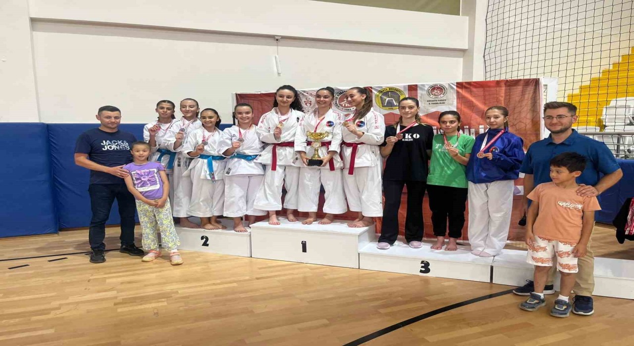 Kütahya karate ligi ilk ayağı Tavşanlıda gerçekleşti