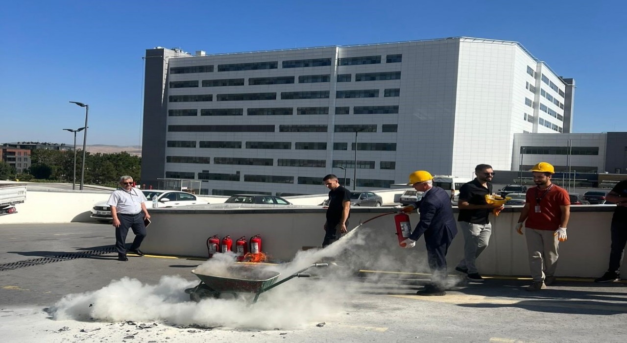 Kütahya Şehir Hastanesinde yangına ilk müdahale eğitimi