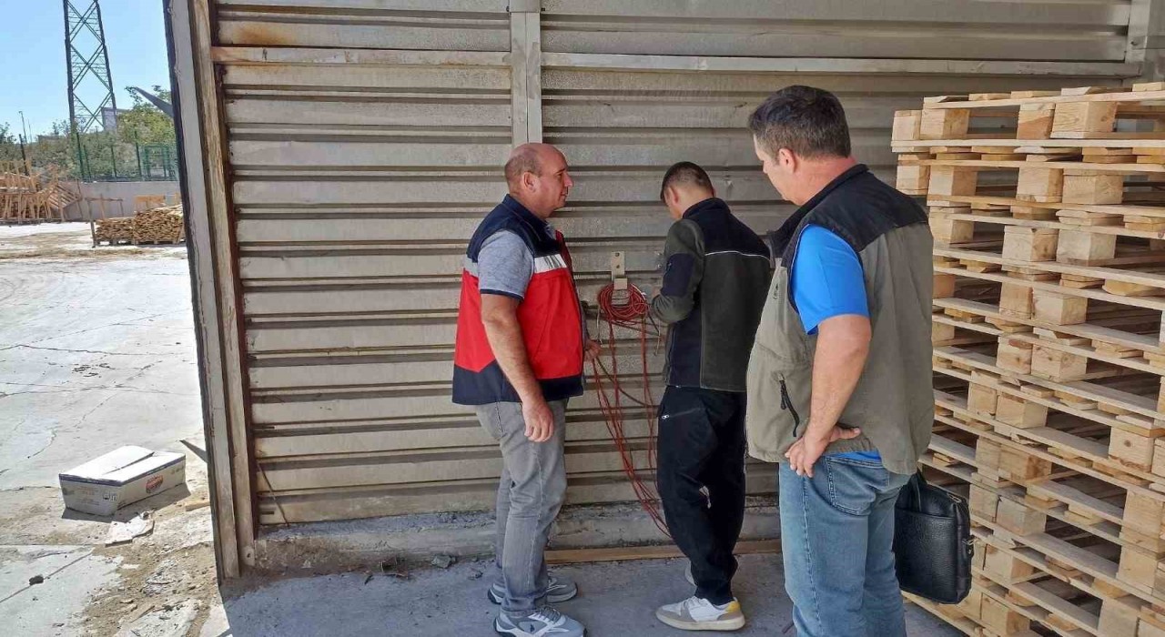 Kütahyada ahşap palet üretimi yapan işletmeler denetlendi