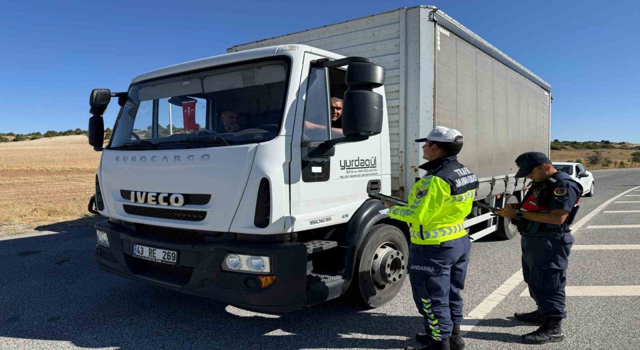 Kütahyada jandarma trafik ekipleri sürücüleri bilgilendirdi