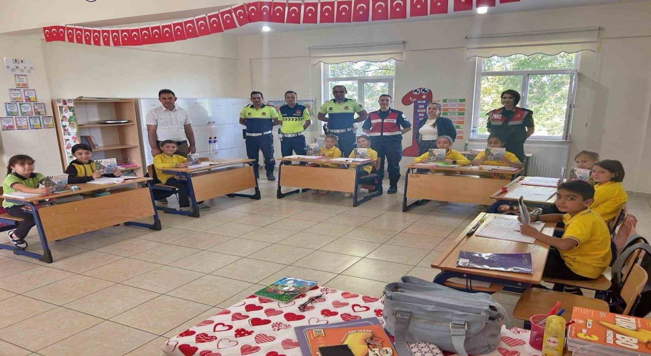 Kütahyada jandarmadan öğrencilere trafik eğitimi