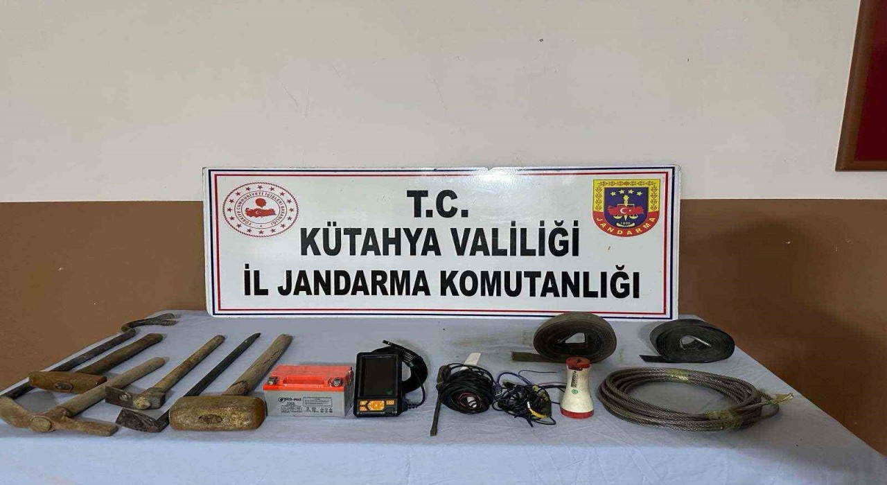 Kütahyada kaçak kazı yapan 6 şüpheli yakalandı