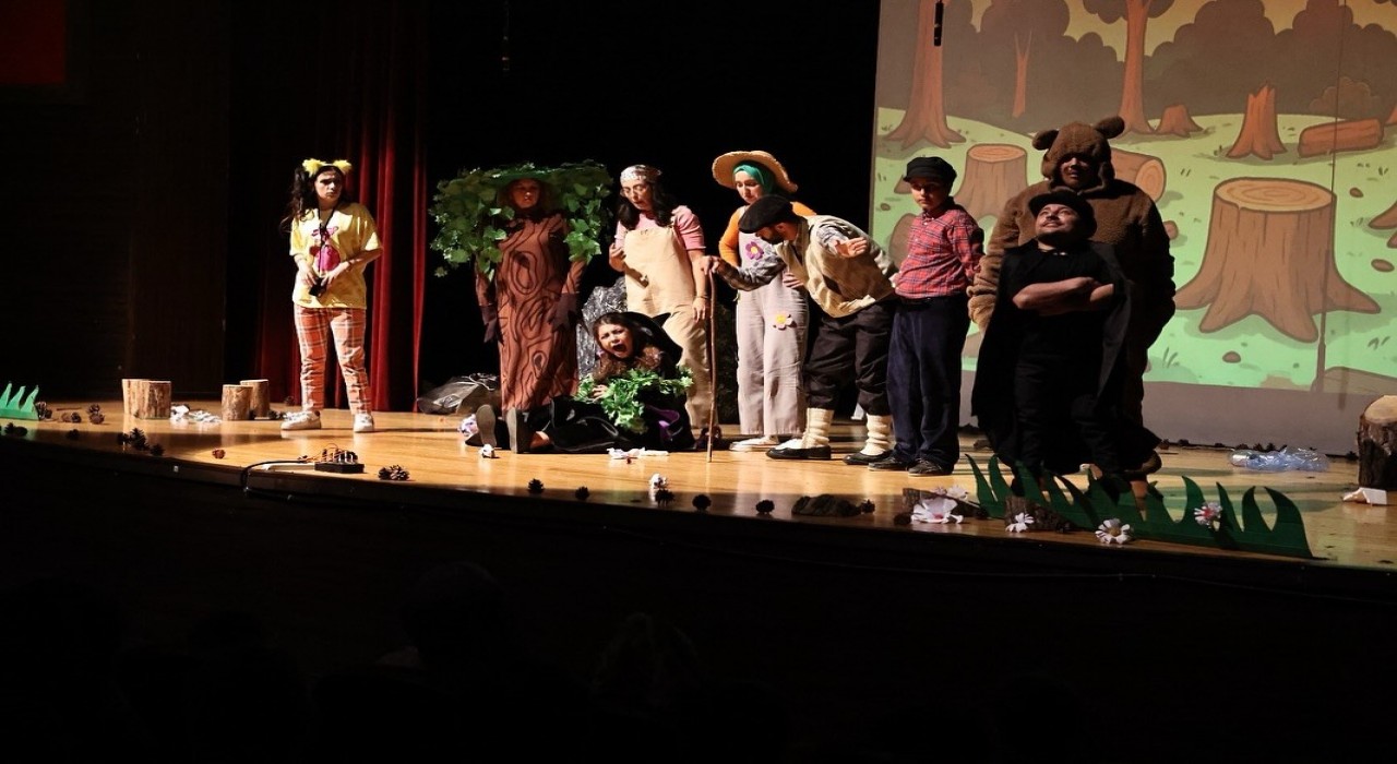 Kütahyada Ormanın Koruyucuları oyunu çocuklarla buluştu