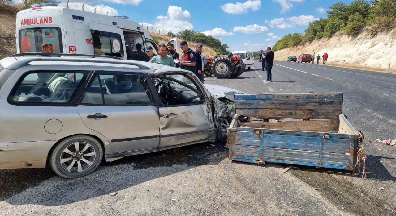 Kütahyada trafik kazası: 2 yaralı