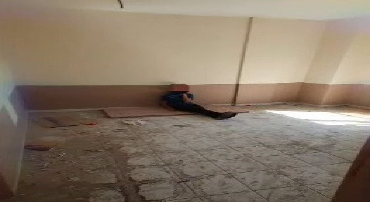 Madde bağımlılarının kullandığı bina kapatıldı