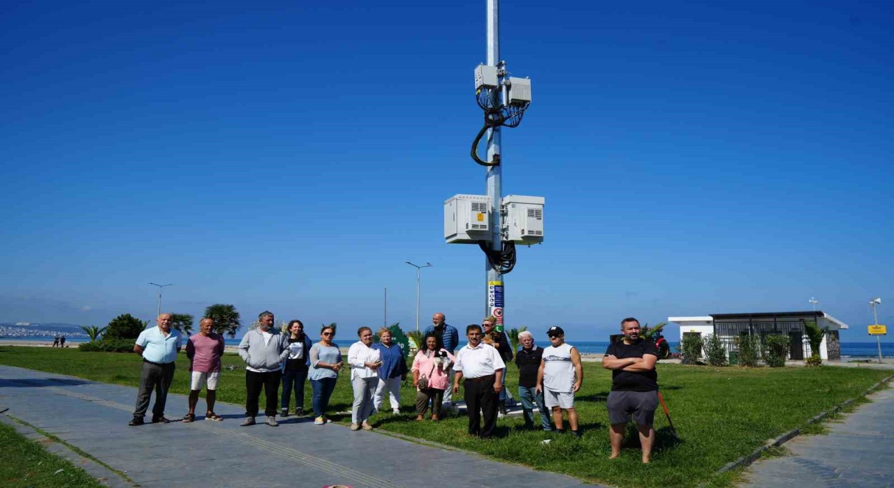 Mahalleli baz istasyonunun taşınmasını istiyor
