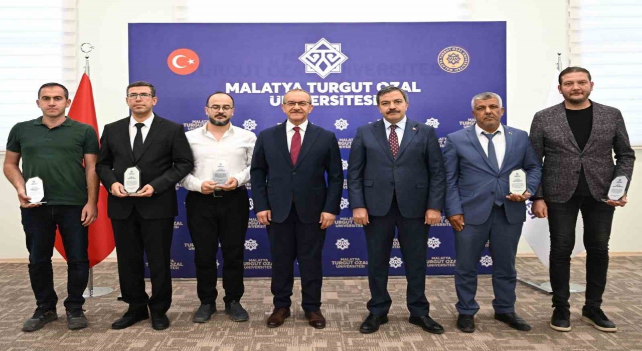 Malatya Turgut Özal Üniversitesinde başarılı akademisyenler ödüllendirildi