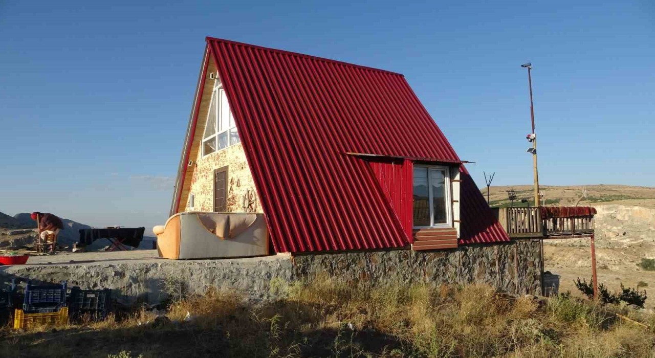 Malatyada bin 600 rakımdaki bungalov evi görenler bir daha bakıyor