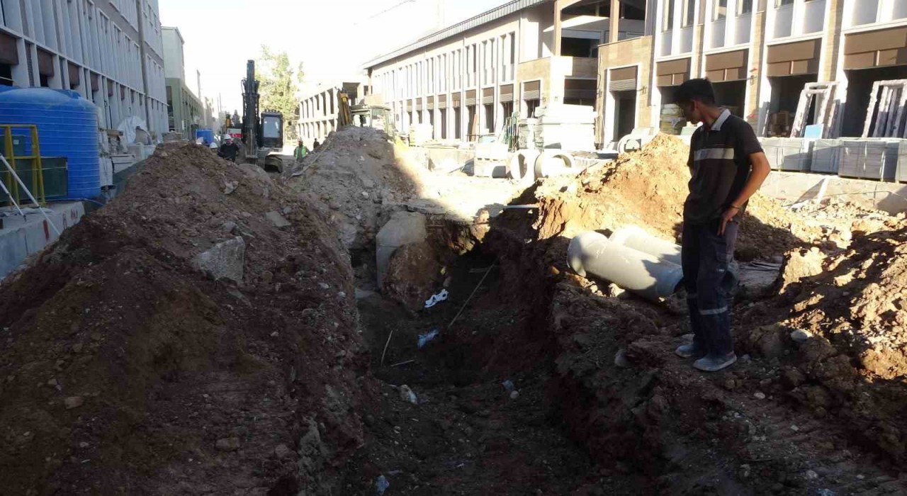 Malatyada çarşı inşaatında göçük altında kalan işçi kurtarılamadı