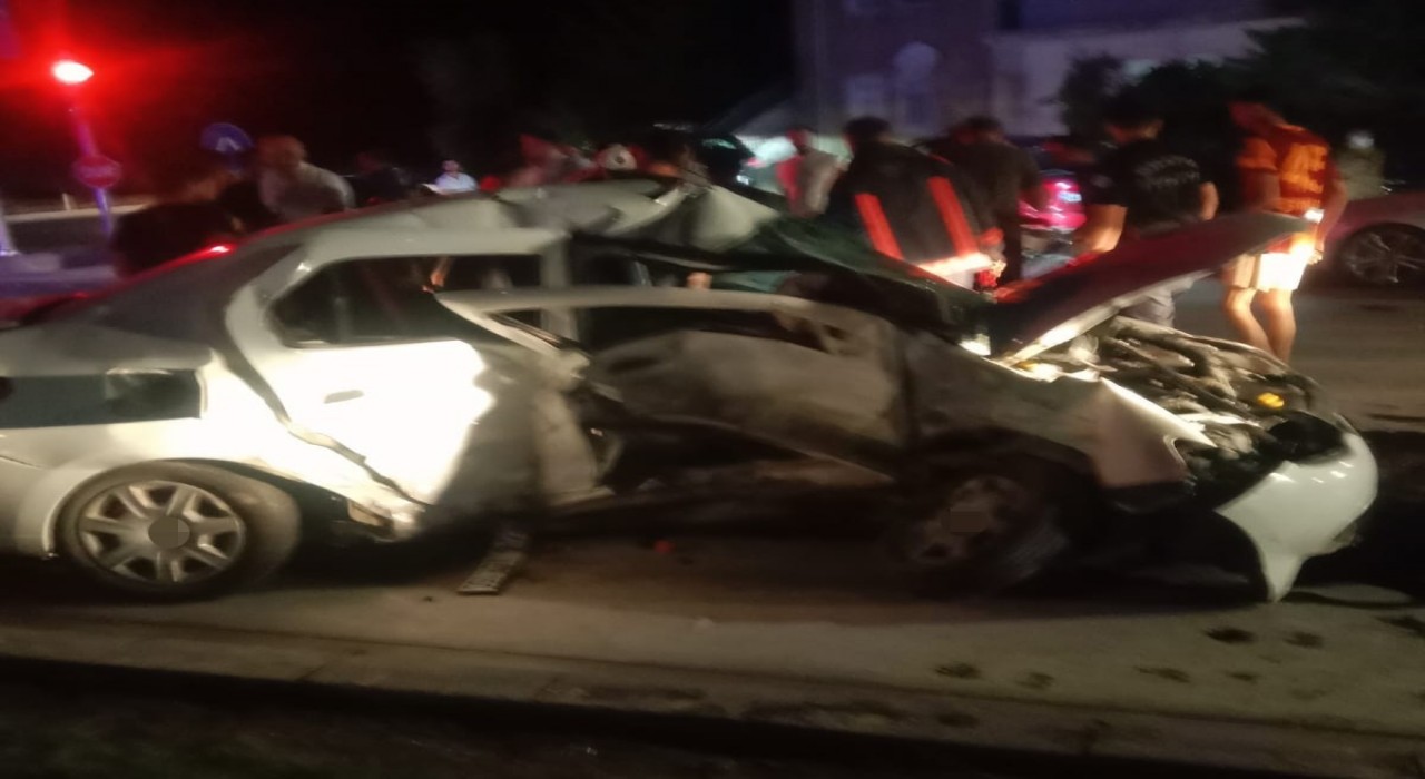 Malatyada iki otomobil çarpıştı: 3 yaralı