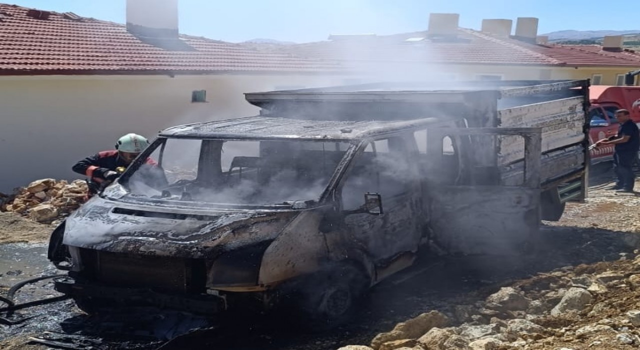 Malatyada şantiyede araç yangını