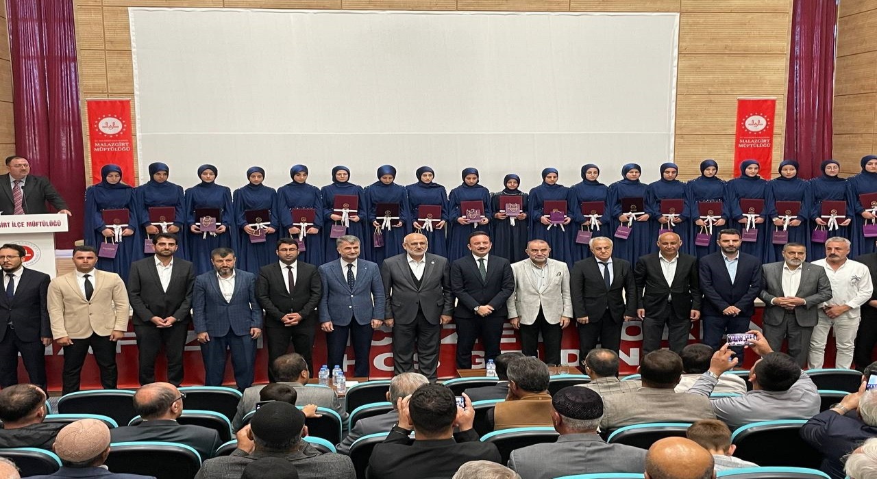 Malazgirtte hafızlık töreninde duygu dolu anlar yaşandı