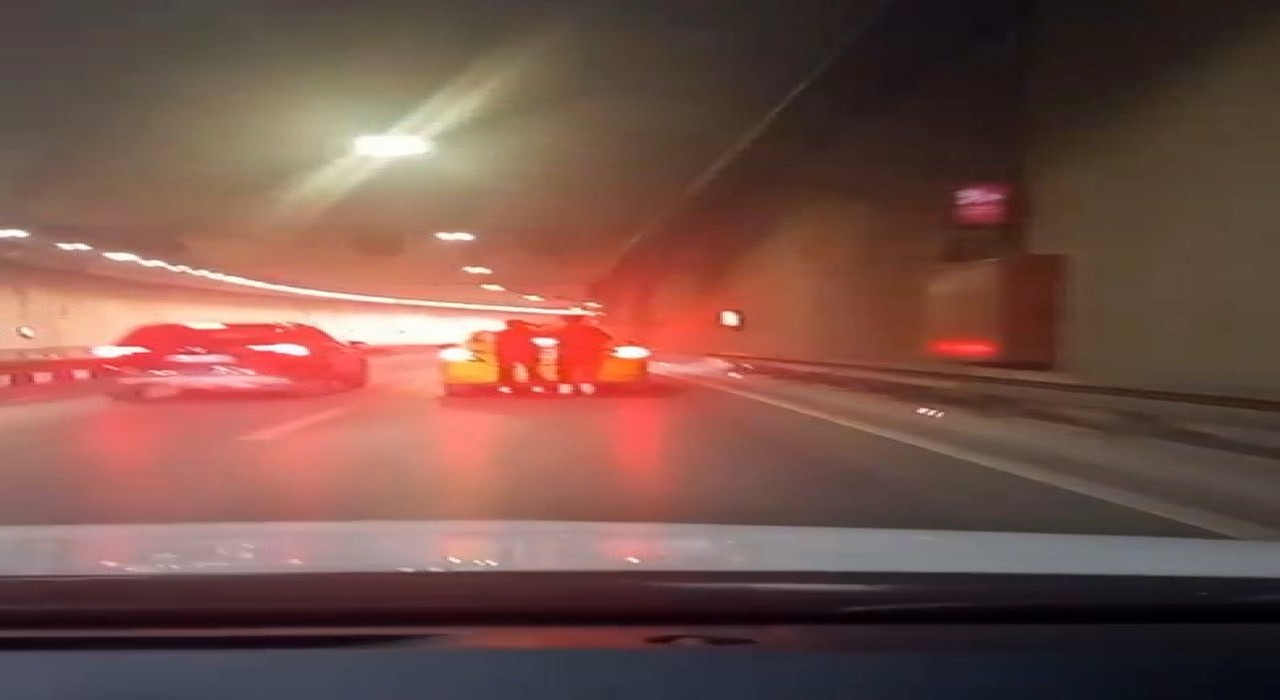 Maltepede tünelde tehlikeli yolculuk kamerada