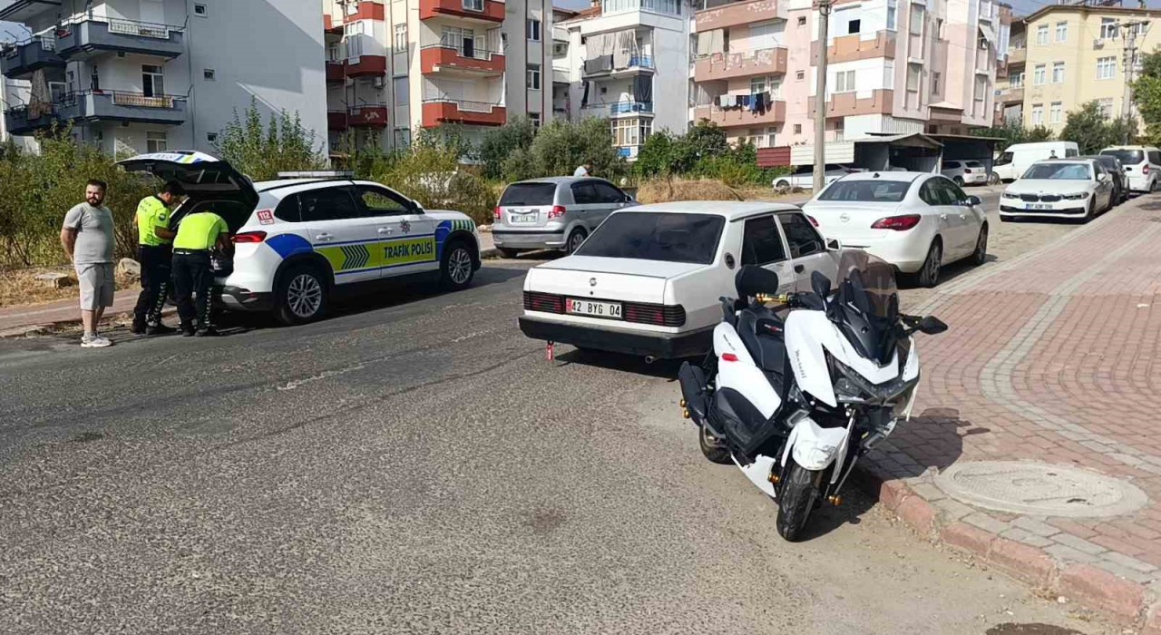 Manavgatta motorlu bisiklet ile otomobil çarpıştı: 1 yaralı