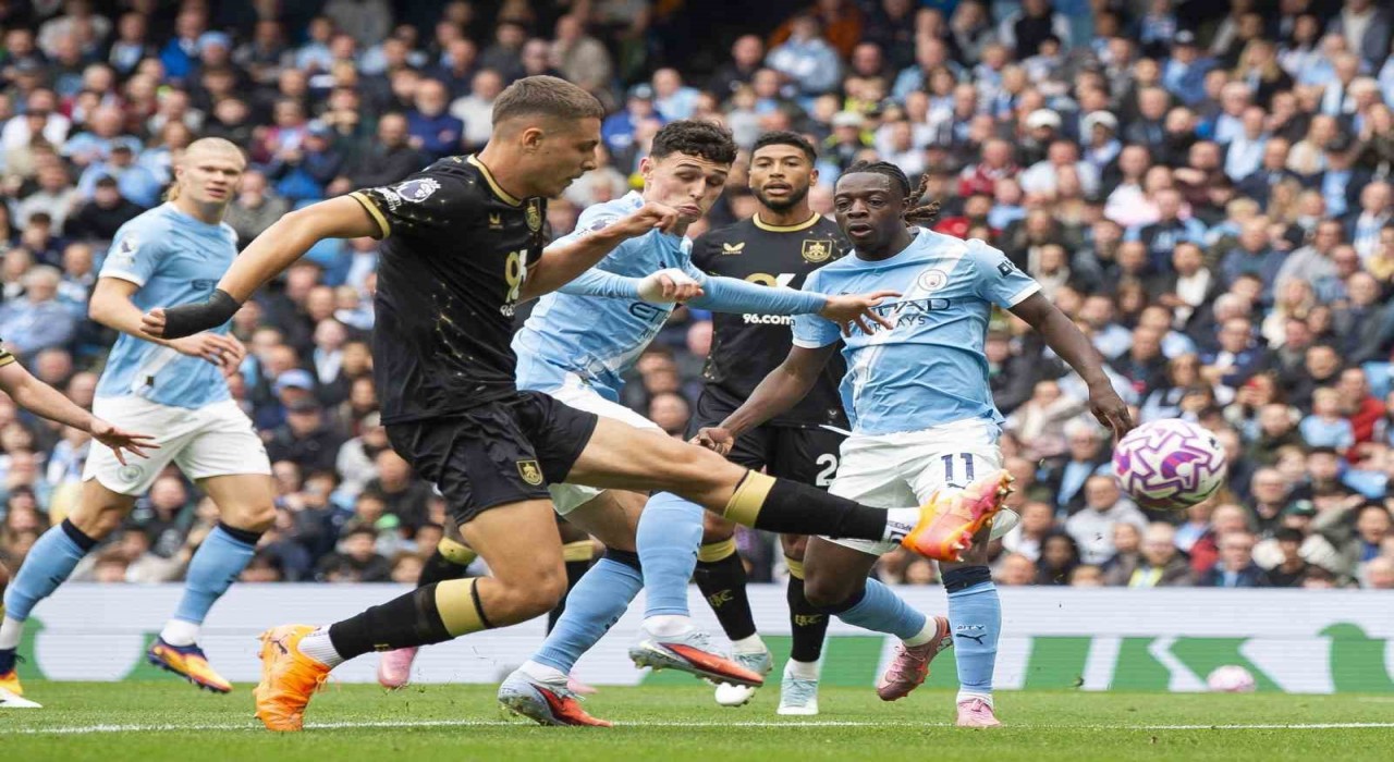 Manchester City, Burnleyi farklı geçti