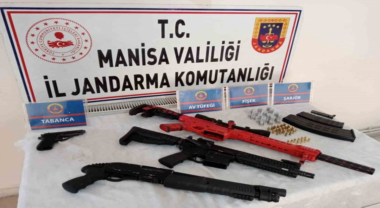 Manisada eğlence mekanlarından tabanca ve tüfek çıktı