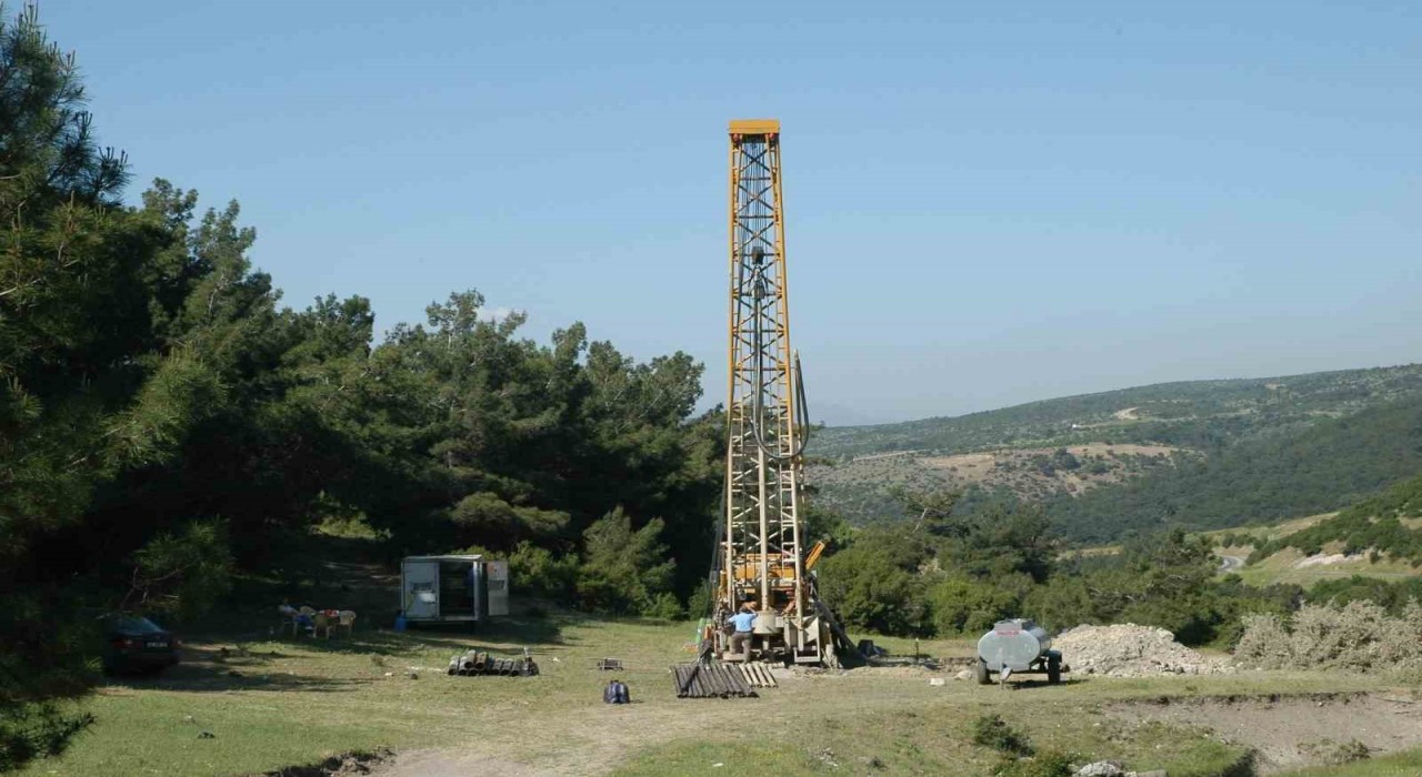 Manisada İZSUnun yeni su kuyusu girişimine tepki büyüyor