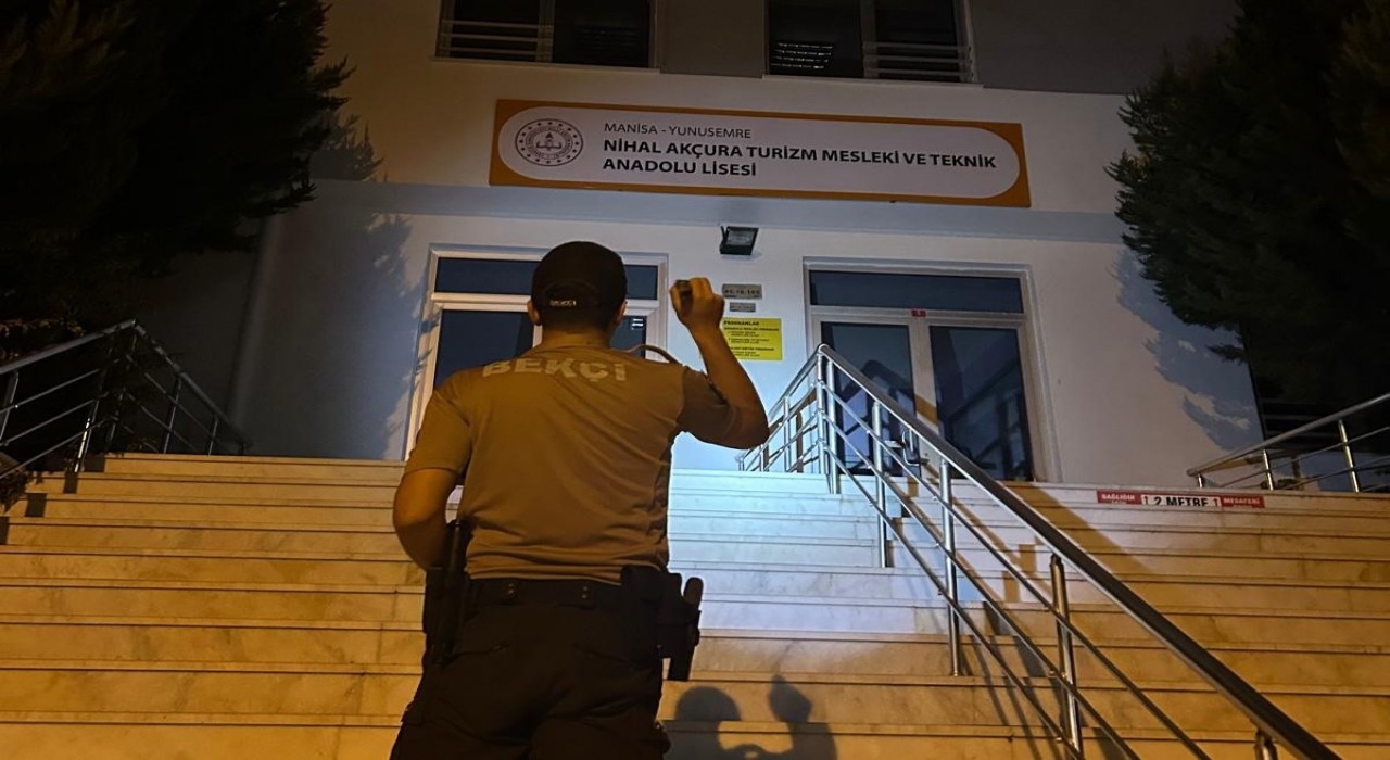 Manisada okul çevreleri gece boyunca denetlendi