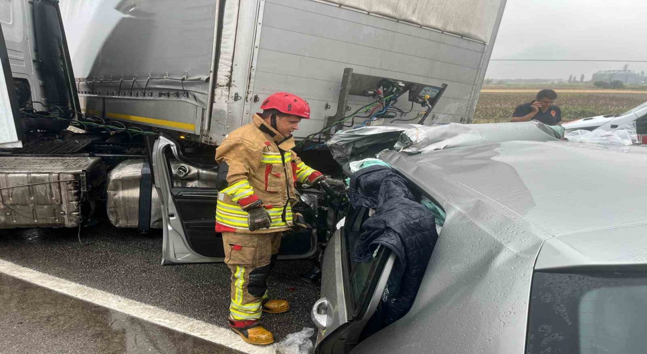 Manisada zincirleme kaza: 1 ölü, 2 yaralı