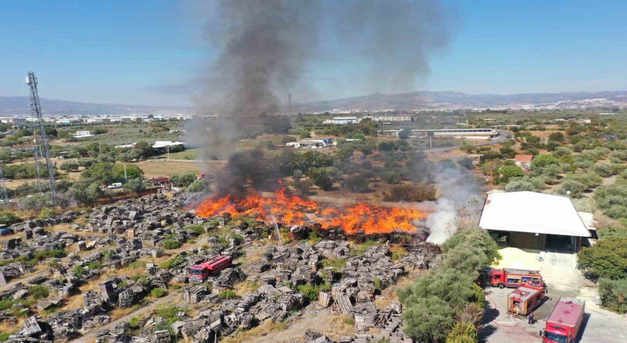 Manisadaki fabrika yangını kontrol altına alındı