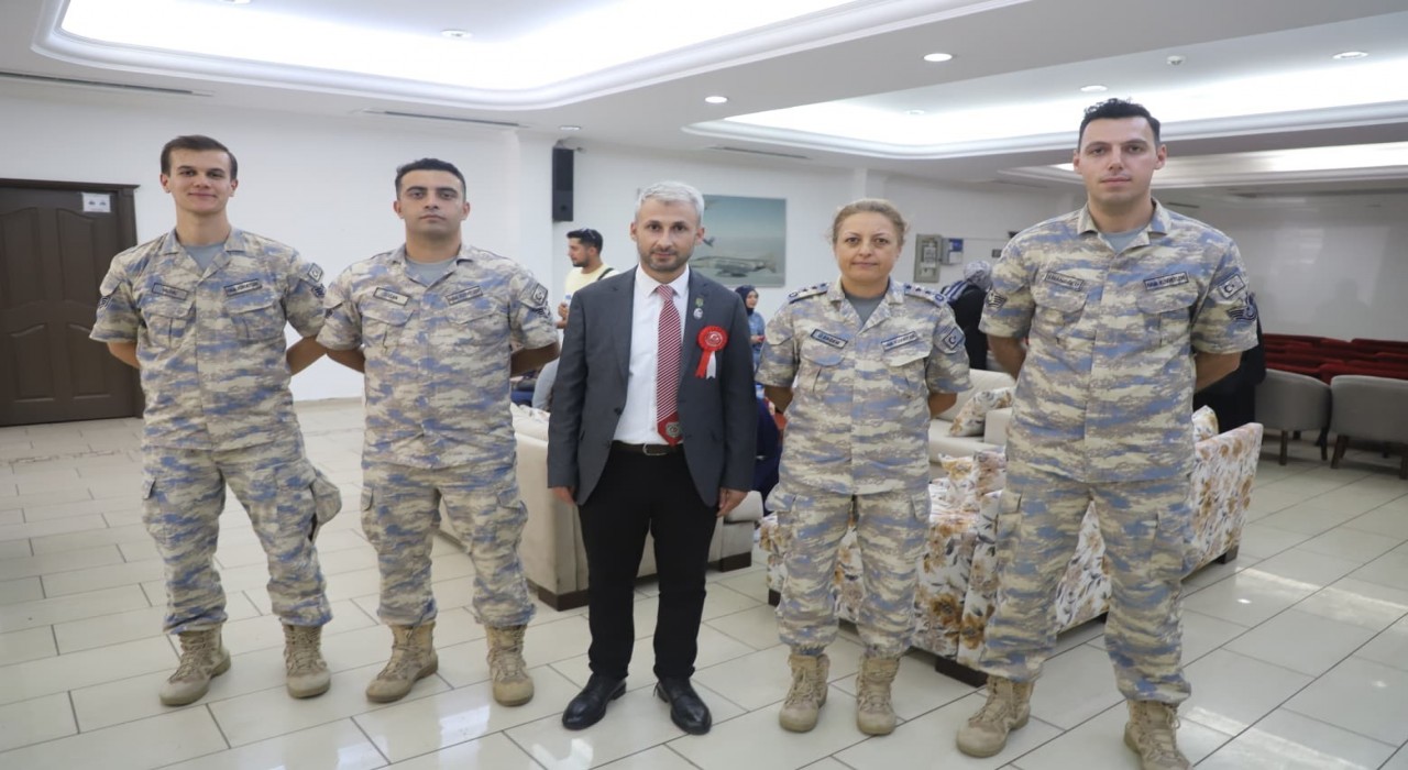 Manisalı şehit aileleri ve gazilerden Çiğli 2. Hava Üssüne anlamlı ziyaret