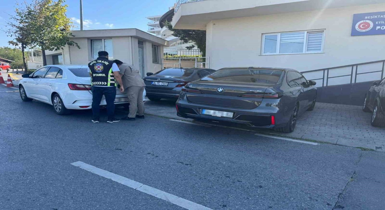 Mankene tahsis edilen araç ‘resmi hizmete mahsustur kartıyla trafiğe çıkmıştı, sürücüye ceza kesildi