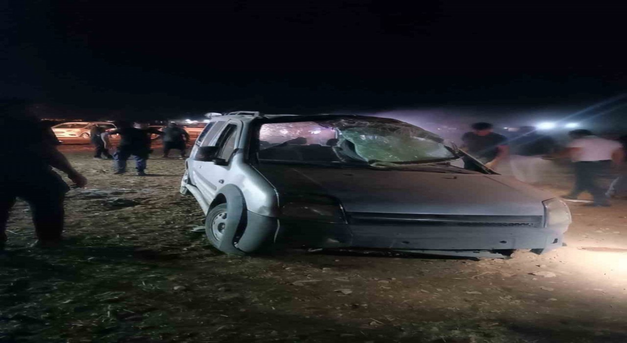 Mardinde devrilen hafif ticari araçtaki 2 kişi yaralandı