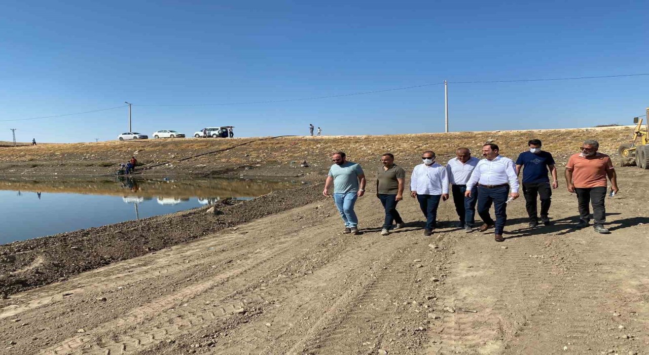 Mardinde kuruyan gölette temizlik ve ıslah çalışması
