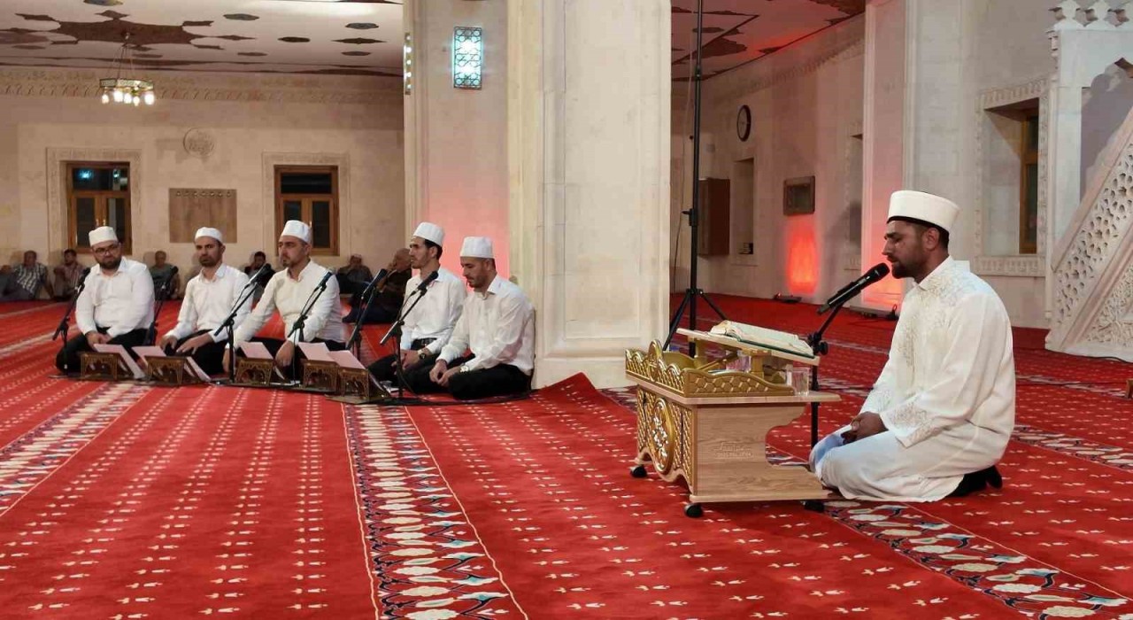 Mardinde Mevlid Kandilinde camiler doldu taştı