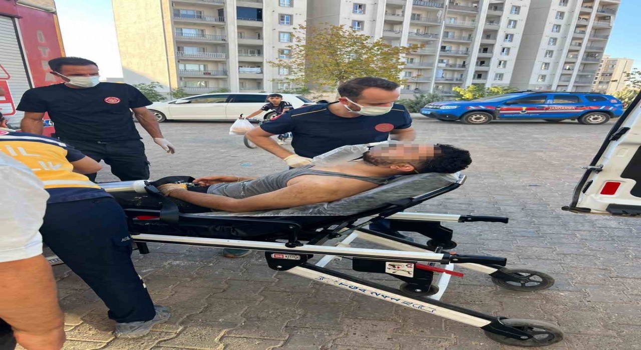 Mardinde su deposunda mahsur kalan kişiyi itfaiye kurtardı