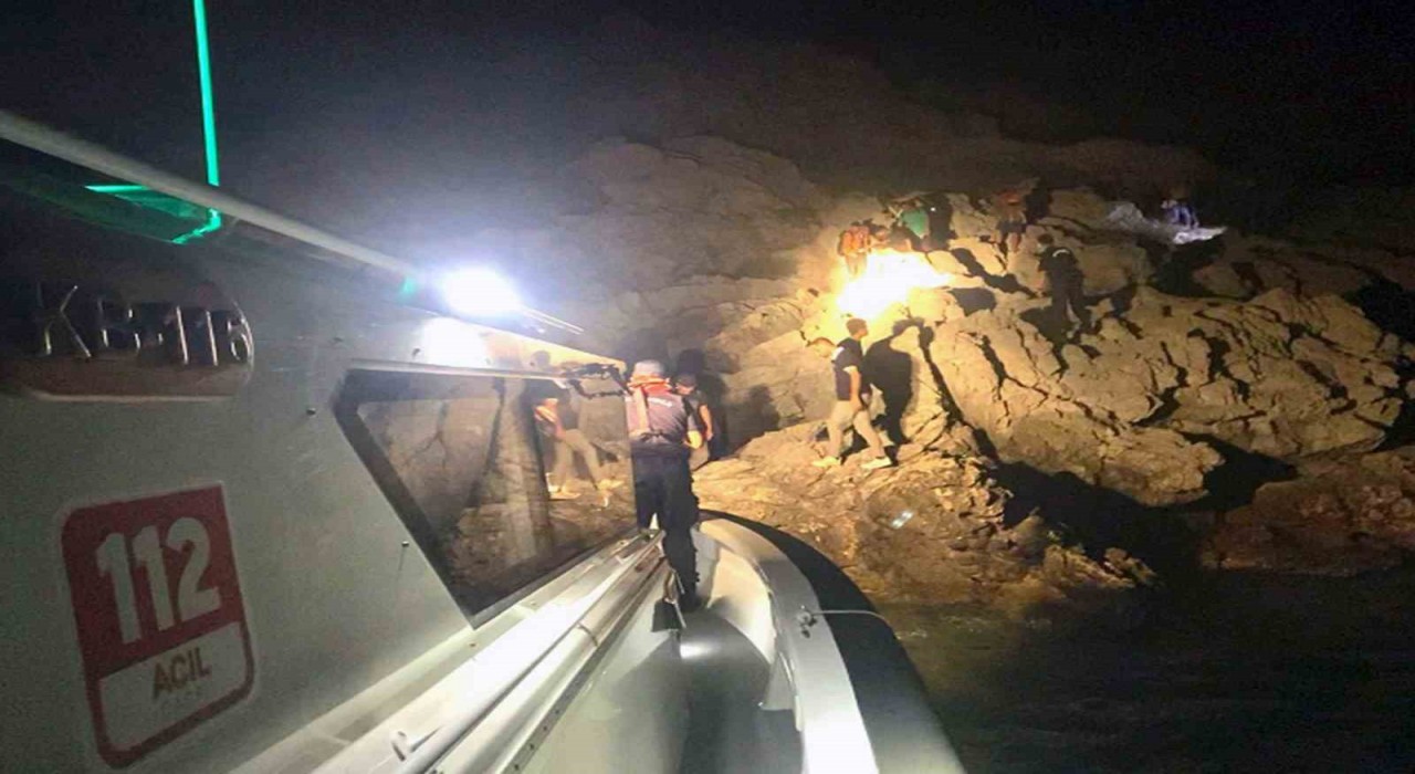 Marmaris Armella koyunda 14 düzensiz göçmen yakalandı