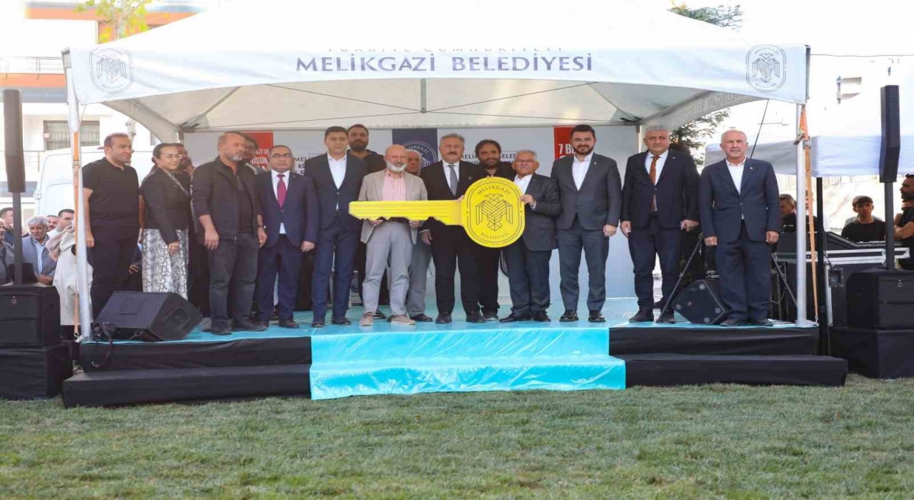 Melikgazi Belediyesi Battalgazide 300 daire teslimi ve kura töreni gerçekleştirdi