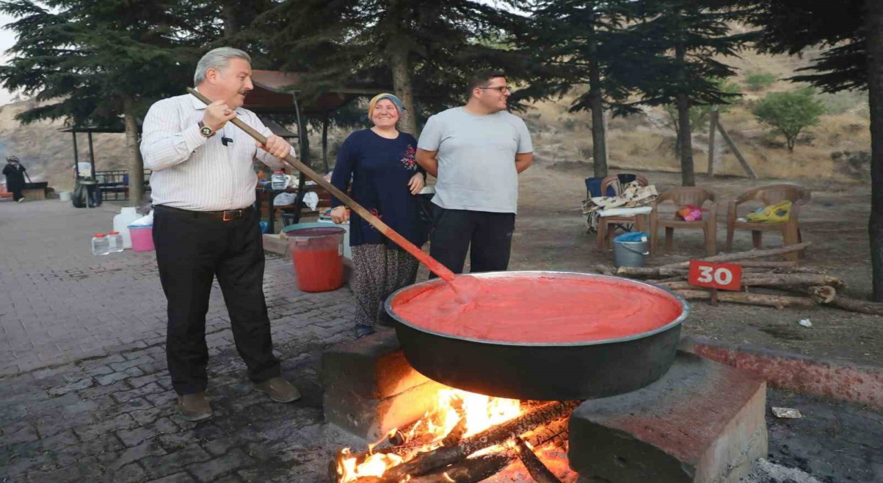 Melikgazi Belediyesi Salça Kaynatma Günleri rekor katılımla sona erdi