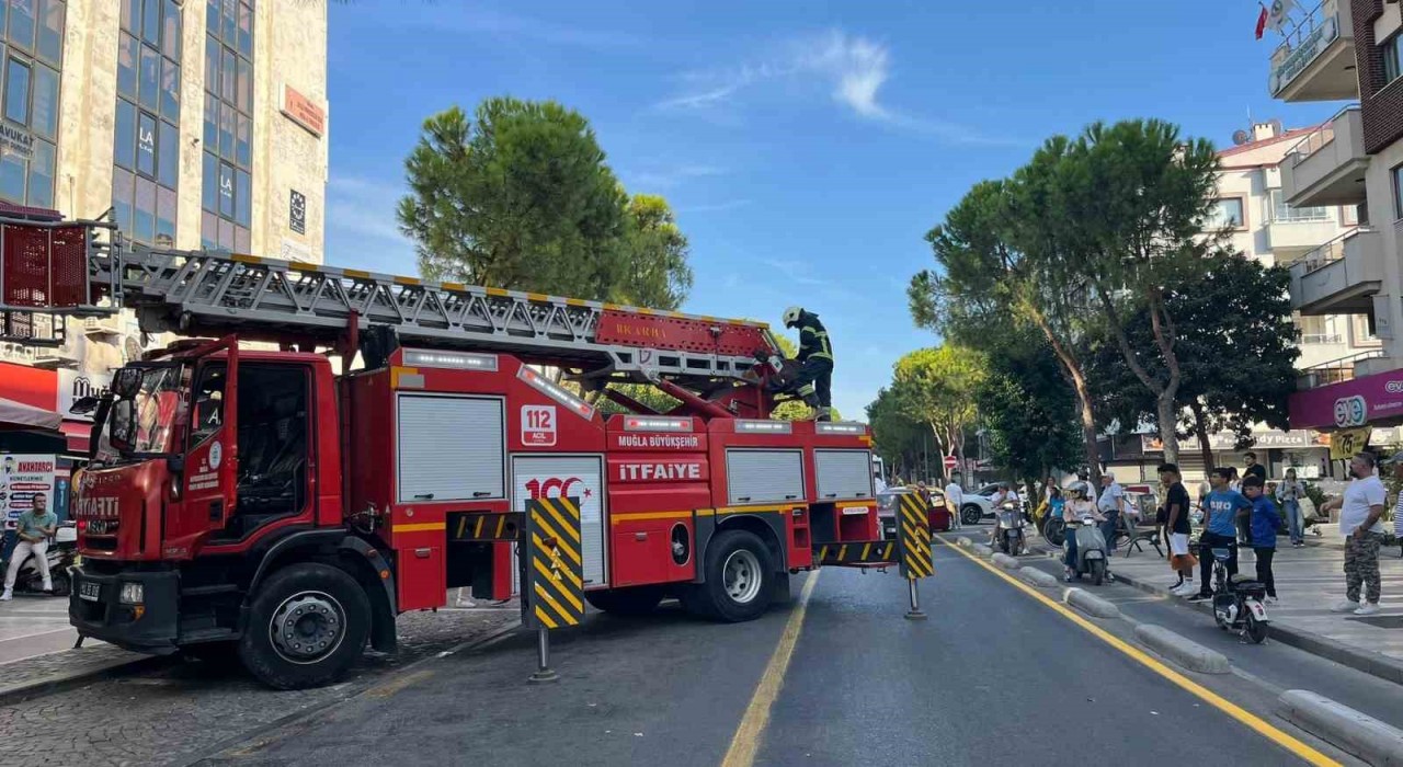 Menteşede dönerci bacasında yangın paniği