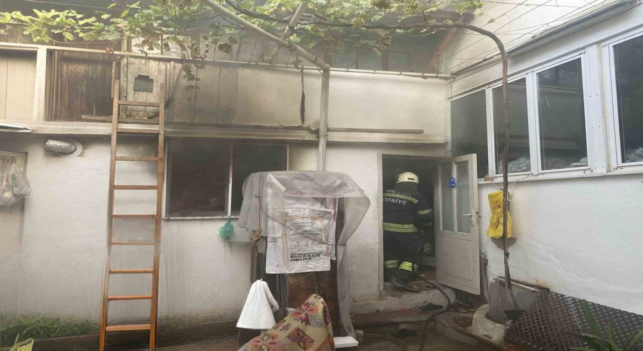 Menteşede ev yangını yaşlı adam yaralandı