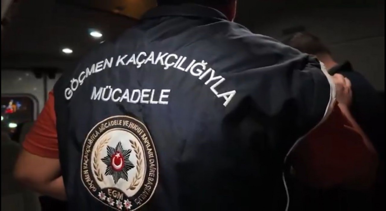 Mersinde 12 düzensiz göçmen yakalandı