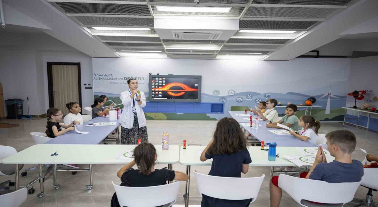 Mersinde 5 bin 547 öğrenci yaz tatilini bilimle geçirdi