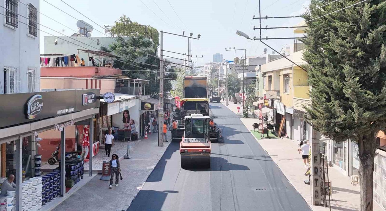 Mersinde eskiyen caddeler yenileniyor