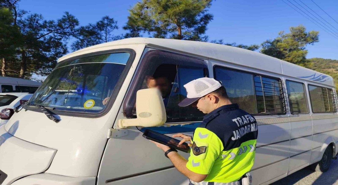 Mersinde jandarmadan okul servislerinde sıkı denetim